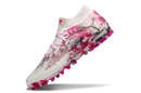 CHUTEIRA SOCIETY PUMA FUTURE ULTIMATE MG BRANCA/ROSA (PRONTA ENTREGA)