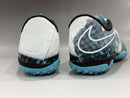 CHUTEIRA NIKE HYPERVENOM SE SOCIETY PRETO AZUL ( muda de cor ao tocar na agua )