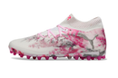 CHUTEIRA SOCIETY PUMA FUTURE ULTIMATE MG BRANCA/ROSA (PRONTA ENTREGA)