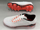 CHUTEIRA NIKE HYPERVENOM SE ELITE CAMPO PRETO LARANJA ( muda de cor ao tocar na água )