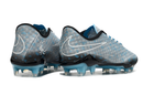 CHUTEIRA NIKE HYPERVENOM SE ELITE CAMPO PRETO AZUL ( troca de cor ao tocar na água )