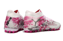 CHUTEIRA SOCIETY PUMA FUTURE ULTIMATE MG BRANCA/ROSA (PRONTA ENTREGA)
