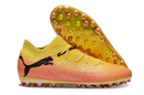 PUMA FUTURE ULTIMATE SOCIETY MG LARANJA SALMÃO