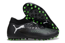 CHUTEIRA SOCIETY PUMA FUTURE ULTIMATE MG PRETA (PRONTA ENTREGA)