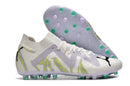 CHUTEIRA SOCIETY PUMA FUTURE ULTIMATE MG BRANCA (PRONTA ENTREGA)