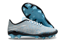 CHUTEIRA NIKE HYPERVENOM SE ELITE CAMPO PRETO AZUL ( troca de cor ao tocar na água )